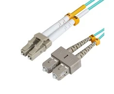 „MicroConnect Duplex LC“ / SC 50 / 125 μm OM3 10 m (FIB422010)