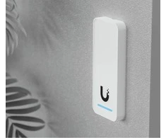 „Ubiquiti UniFi Access“ antros kartos kompaktiškas vidinis/išorinis skaitytuvas organizacijoms su integruotu pasveikinimo garsiakalbiu ir LED blykste.