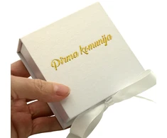Balta dovanų dėžutė „Pirma komunija“, 10x10x3,5 cm