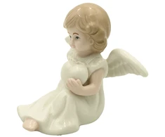 Porceliano angelo statulėlė su širdimi, h 7 cm