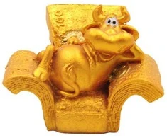 Statulėlė Jautis fotelyje, 7,5 cm - 2
