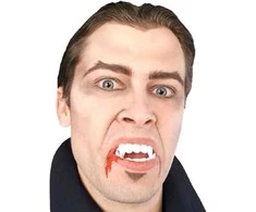 Vampyro dantys su krauju