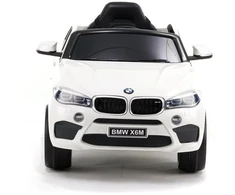 Baltas BMW X6 elektrinis automobilis