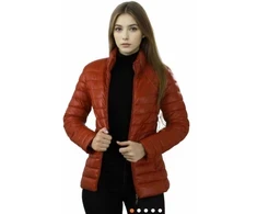 Moteriška bordo spalvos striukė Tina