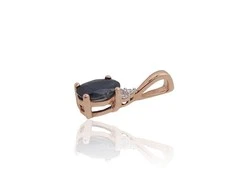 Auksinis pakabukas su brangakmeniais. Metalas: Raudonas Auksas. Praba: 585°. Akmuo: Briliantai , Safyras - 0.56 g. - 14 mm. - Briliantai (0,02Ct), Safyras (0,56Ct)