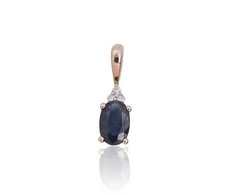 Auksinis pakabukas su brangakmeniais. Metalas: Raudonas Auksas. Praba: 585°. Akmuo: Briliantai , Safyras - 0.56 g. - 14 mm. - Briliantai (0,02Ct), Safyras (0,56Ct)