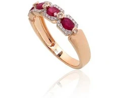 Auksinis žiedas - 18 - 2.93 g. - Briliantai (0,174Ct), Rubinas (0,815Ct)