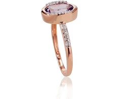 Auksinis žiedas su brangakmeniais. Metalas: Raudonas Auksas. Praba: 585°. Akmuo: Briliantai , Ametistas - 18.5 - 2.57 g. - Briliantai (0,086Ct), Ametistas