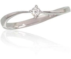 Auksinis žiedas su brangakmeniais. Metalas: Baltas Auksas. Praba: 585°. Akmuo: Briliantai - 17.5 - 1.36 g. - Briliantai (0,07Ct)