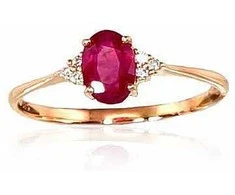 Auksinis žiedas su brangakmeniais. Metalas: Raudonas Auksas. Praba: 585°. Akmuo: Briliantai , Rubinas - 16.5 - 1.22 g. - Briliantai (0,036Ct), Rubinas (0,632Ct)