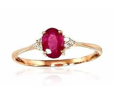 Auksinis žiedas su brangakmeniais. Metalas: Raudonas Auksas. Praba: 585°. Akmuo: Briliantai , Rubinas - 15.5 - 1.11 g. - Briliantai (0,036Ct), Rubinas (0,422Ct)
