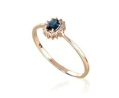 Auksinis žiedas su brangakmeniais. Metalas: Raudonas Auksas. Praba: 585°. Akmuo: Briliantai , Safyras - 16.5 - 0.88 g. - Briliantai (0,036Ct), Safyras (0,26Ct)