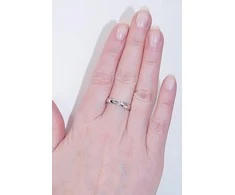 Auksinis žiedas su brangakmeniais. Metalas: Baltas Auksas. Praba: 585°. Akmuo: Briliantai - 18 - 3.6 g. - Briliantai (0,17Ct)