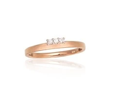 Auksinis žiedas su brangakmeniais. Metalas: Raudonas Auksas. Praba: 585°. Akmuo: Briliantai - 16.5 - 1.56 g. - Briliantai (0,04Ct)