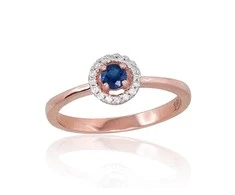 Auksinis žiedas su brangakmeniais. Metalas: Raudonas Auksas. Praba: 585°. Akmuo: Briliantai , Safyras - 17 - 2.07 g. - Briliantai (0,07Ct), Safyras (0,14Ct)