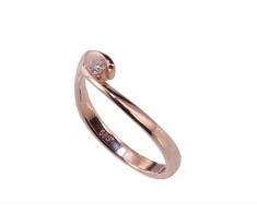 Auksinis žiedas su brangakmeniais. Metalas: Raudonas Auksas. Praba: 585°. Akmuo: Briliantai - 18 - 2.16 g. - Briliantai (0,09Ct)