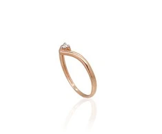 Auksinis žiedas su brangakmeniais. Metalas: Raudonas Auksas. Praba: 585°. Akmuo: Briliantai - 16 - 0.95 g. - Briliantai (0,02Ct)