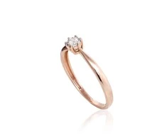 Auksinis žiedas su brangakmeniais. Metalas: Raudonas/Baltas Auksas. Praba: 585°. Akmuo: Briliantai - 17.5 - 1.55 g. - Briliantai (0,06Ct)