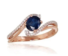 Auksinis žiedas su brangakmeniais. Metalas: Raudonas Auksas. Praba: 585°. Akmuo: Briliantai , Safyras - 17.5 - 2.32 g. - Briliantai (0,115Ct), Safyras (0,803Ct)
