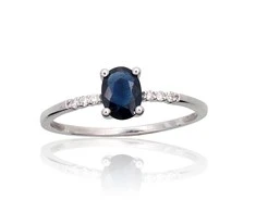 Auksinis žiedas su brangakmeniais. Metalas: Baltas Auksas. Praba: 585°. Akmuo: Briliantai , Safyras - 16.5 - 1.12 g. - Briliantai (0,04Ct), Safyras (0,48Ct)