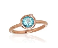 Auksinis žiedas su brangakmeniais. Metalas: Raudonas Auksas. Praba: 585°. Akmuo: Briliantai , Mėlynas topazas - 17 - 2.25 g. - Briliantai (0,005Ct), Mėlynas topazas (1,04Ct)