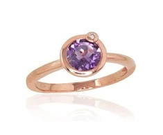 Auksinis žiedas su brangakmeniais. Metalas: Raudonas Auksas. Praba: 585°. Akmuo: Briliantai , Ametistas - 16 - 2.3 g. - Briliantai (0,005Ct), Ametistas (0,704Ct)