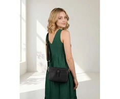 Maža moteriška „Peterson“ crossbody rankinė per petį, juoda, iš ekologiškos odos
