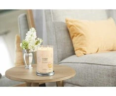 Yankee Candle Aromatinė žvakė Signature tumbler large Vanilla Cupcake 567 g