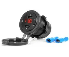 Vandeniui atsparus telefono įkroviklis su jungikliu ir skaitmeniniu voltmetru, 2x USB-C 12/24V AMIO-04226