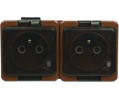 Gniazdo Lizdas Dvigubas 2P+Z lizdas, atsparus purslams, su dūmų sklende, IP44, SMART, rudas