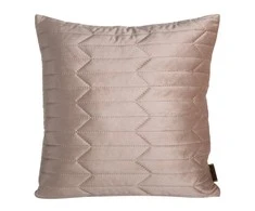 Eurofirany SOFIA/1 Pagalvės užvalkalas iš minkšto ir matinio aksomo, dygsniuotas karšto spaudimo būdu geometriniu raštu, 45X45 cm, spalva: kavos