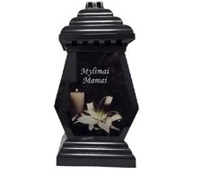 Salamina Kapų žvakė.Žvakidė į kapines "Koplytėlė MYLIMAI MAMAI su lelija" aukštis 31,5 cm.