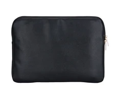 Guess PU Grained Triangle Logo dėklas nešiojamam kompiuteriui 14" juodos spalvos