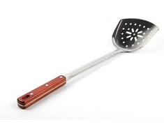 Kapgir Kiaurasamtis - perforuota kepimo mentelė 45 cm su medine rankena