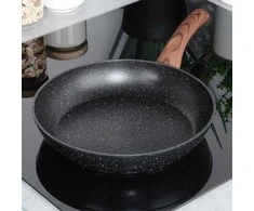 Keptuvė Vilde Juodas&amp;amp;Wood 26 cm aliuminė su granitine danga