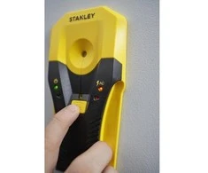 Metalo, laidų ir medienos ieškiklis Stanley S2 STHT77588-0