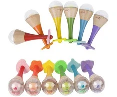 Usorteret CLASSIC WORLD CW40527 Rattle 2in1 medinis vaivorykštės instrumentas Maracas 1 vnt.