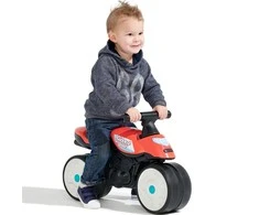 „Falk Ride Street“ čempionas „Moto Raudona Prow Wheels“ nuo vienerių metų