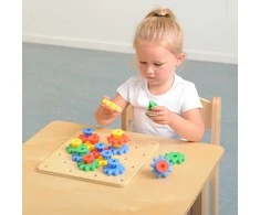 Dantų ratai sukuria savo mechanizmą „MasterKidz Montessori“