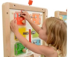 Masterkidz Medinė Žaidimų Lenta Mokymuisi Užrakinti ir Atidaryti - 6 Seifai