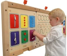 „Wallboard“ atidarymo ir uždarymo spynų slankikliai mygtukai MasterKidz Montessori