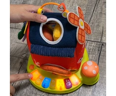 WOOPIE BABY Interaktyvus ūkio namelis rūšiuoklis su pianinu + 7 pliušiniai žaislai lavinamieji