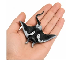 Lean Toys Fish Rubber Stingray Figurine Stretchable Realistic Ocean Fish 13cm