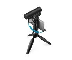 „Sennheiser MKE 400 Mobile Kit“ – kondensatorinis superkardioidinis mikrofonas su žemo dažnio filtru ir „Manfrotto“ trikoju