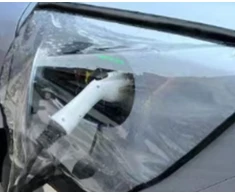 Apsauga nuo lietaus krovimo laido antgaliui su stipriais magnetais