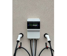Krovimo stotelė 3 Fazės, 22 kW su 2 vnt Type 2 laidais 5m ilgio