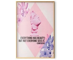 Artgeist Plakatas - Confucius on Beauty - a bust in pink with flowers and a quote