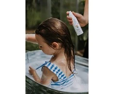 LUUV Kids Natural Pear Detangling Purškiklis kriaušių kvapo plaukų iššukavimą palengvinantis purškiklis vaikams,100 ml