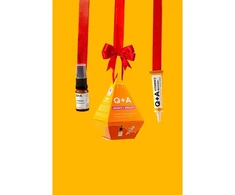 Q+A Merry + Bright Gift Set veido priežiūros priemonių rinkinys su vitaminu C