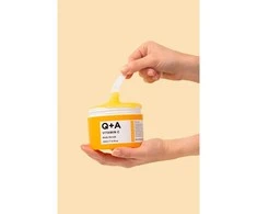 Q+A Vitamin C Body Scrub kūno šveitiklis su vitaminu C, 200 ml